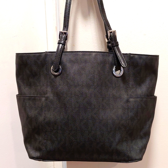 Michael Kors Handbags - ❤️SALE! MICHAEL KORS Jet Set Black Signature Tote